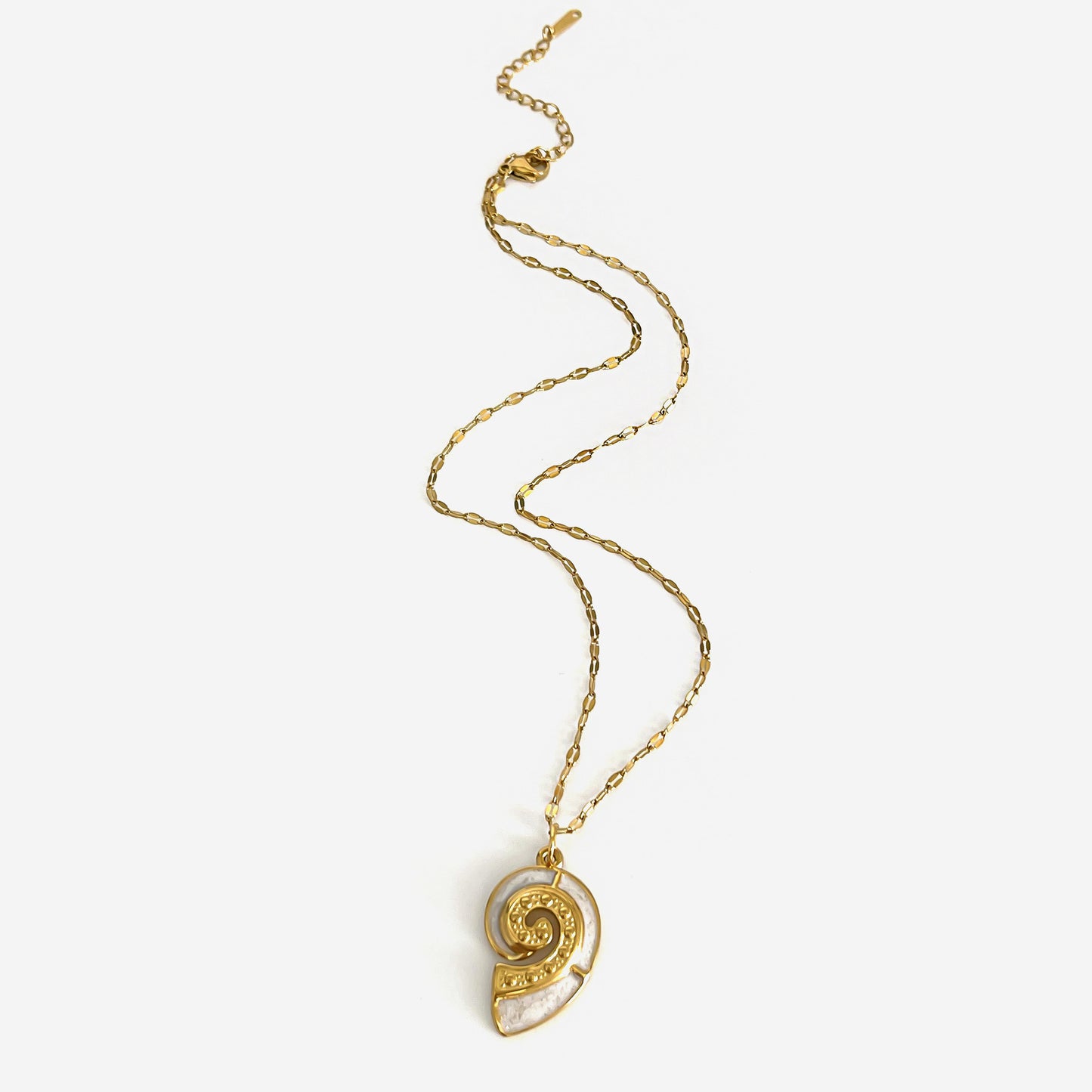 Schelp ketting goud