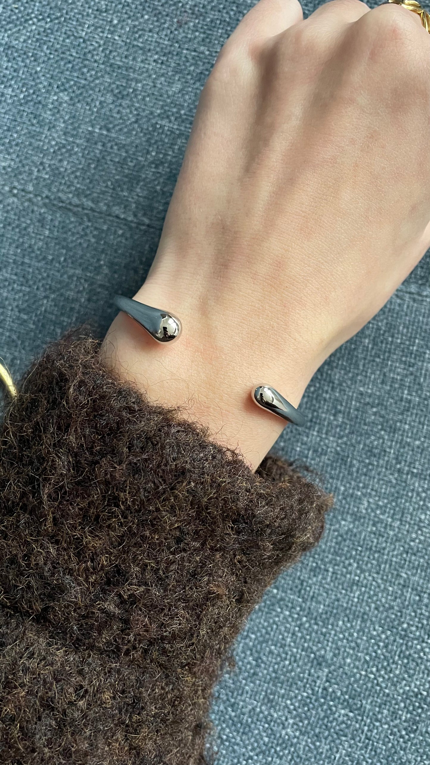 Connected bangle zilver