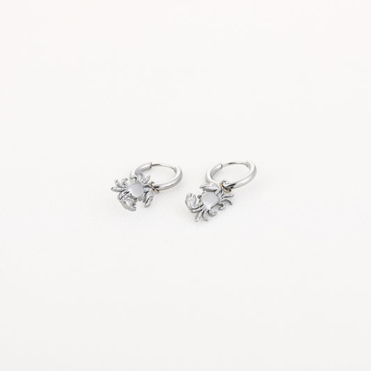 Mini krab oorbellen zilver
