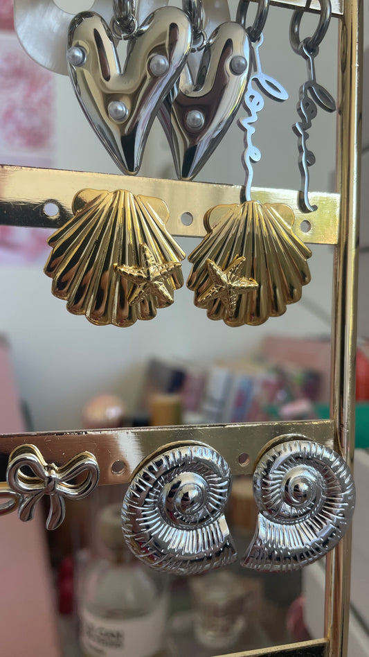 Schelp oorbellen goud