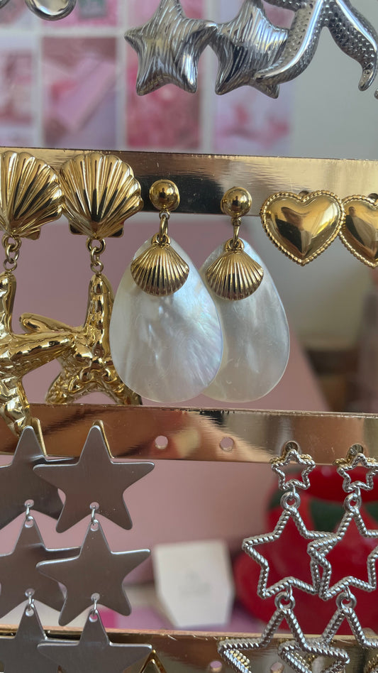Witte oorbellen met schelp goud